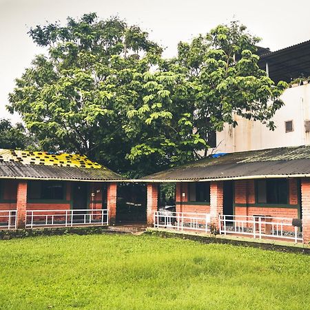 Whispering Peepul Resort バドラプル エクステリア 写真