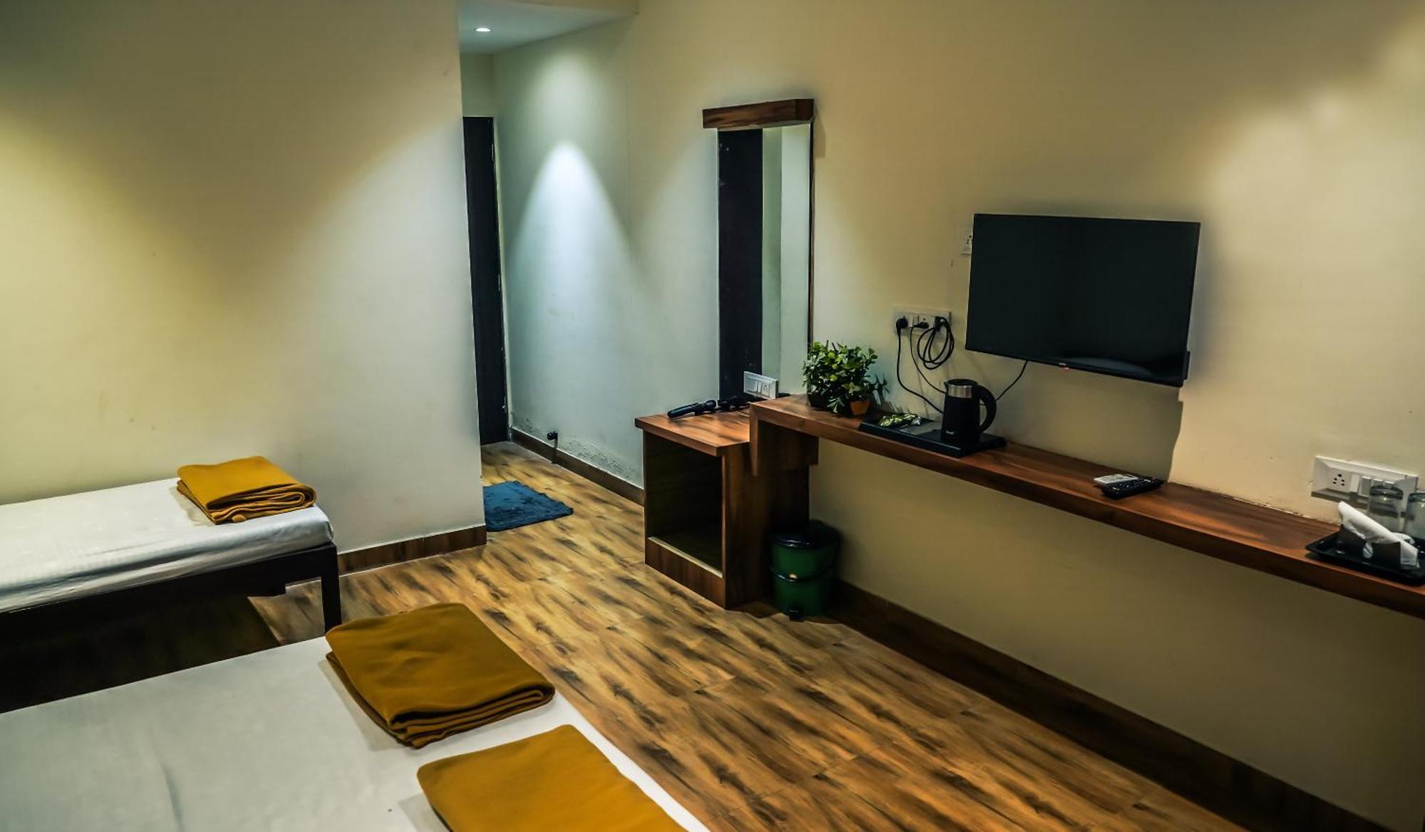 Whispering Peepul Resort バドラプル エクステリア 写真