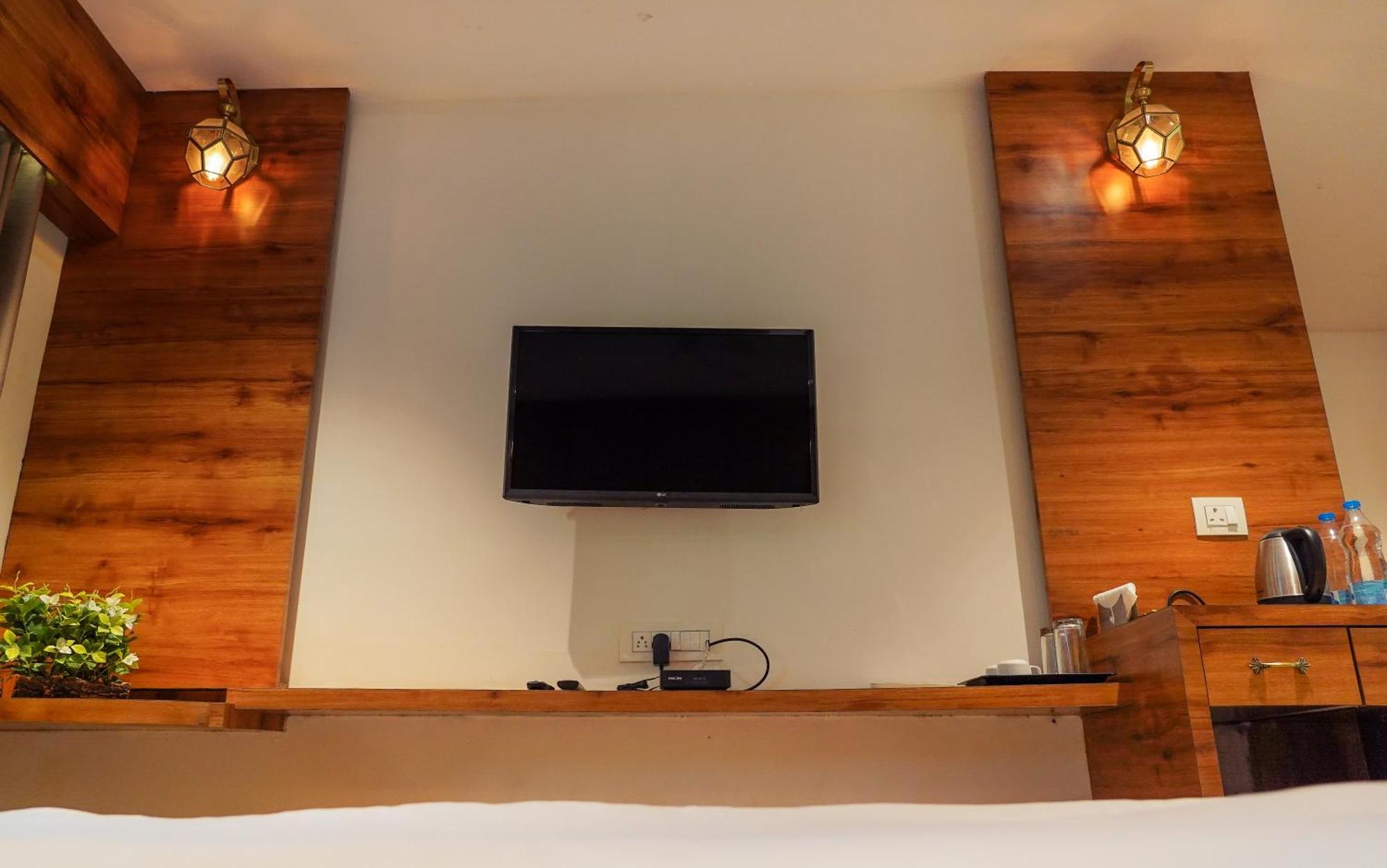 Whispering Peepul Resort バドラプル エクステリア 写真