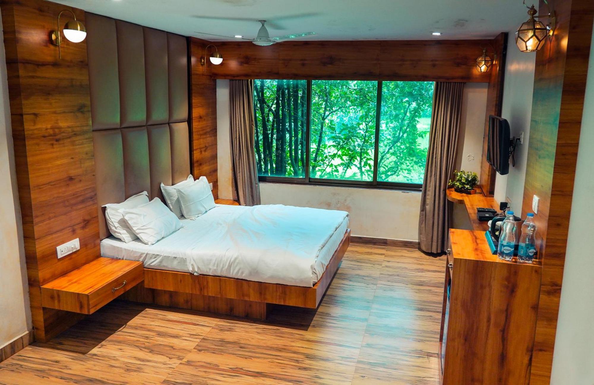 Whispering Peepul Resort バドラプル エクステリア 写真