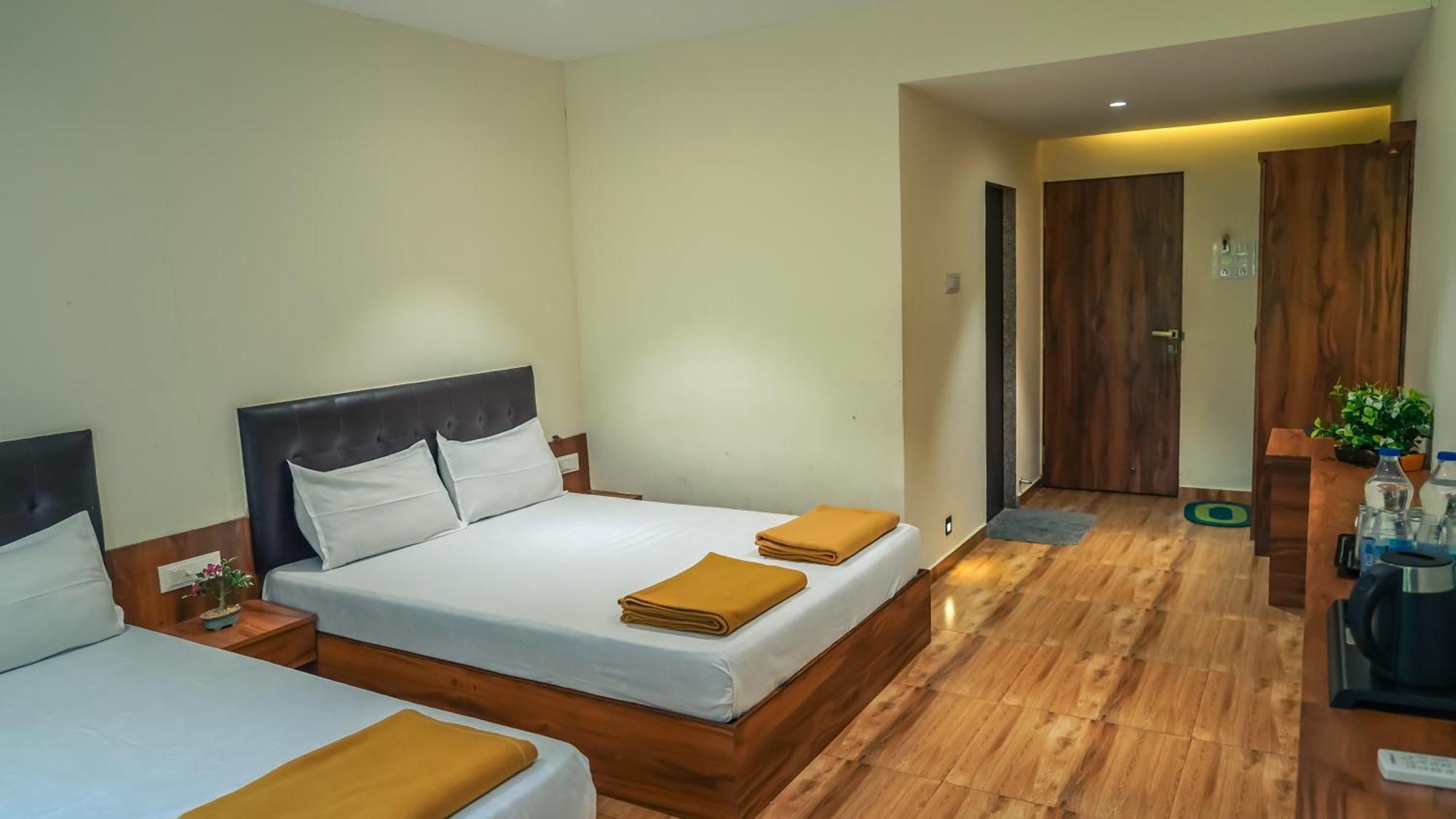 Whispering Peepul Resort バドラプル エクステリア 写真