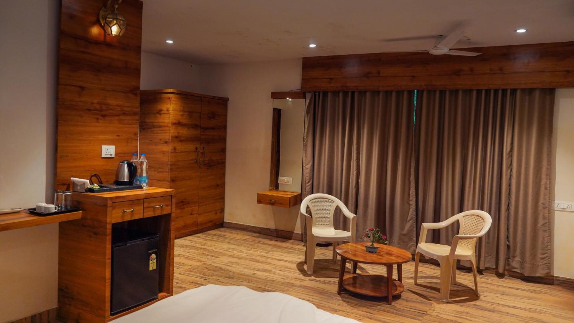 Whispering Peepul Resort バドラプル エクステリア 写真