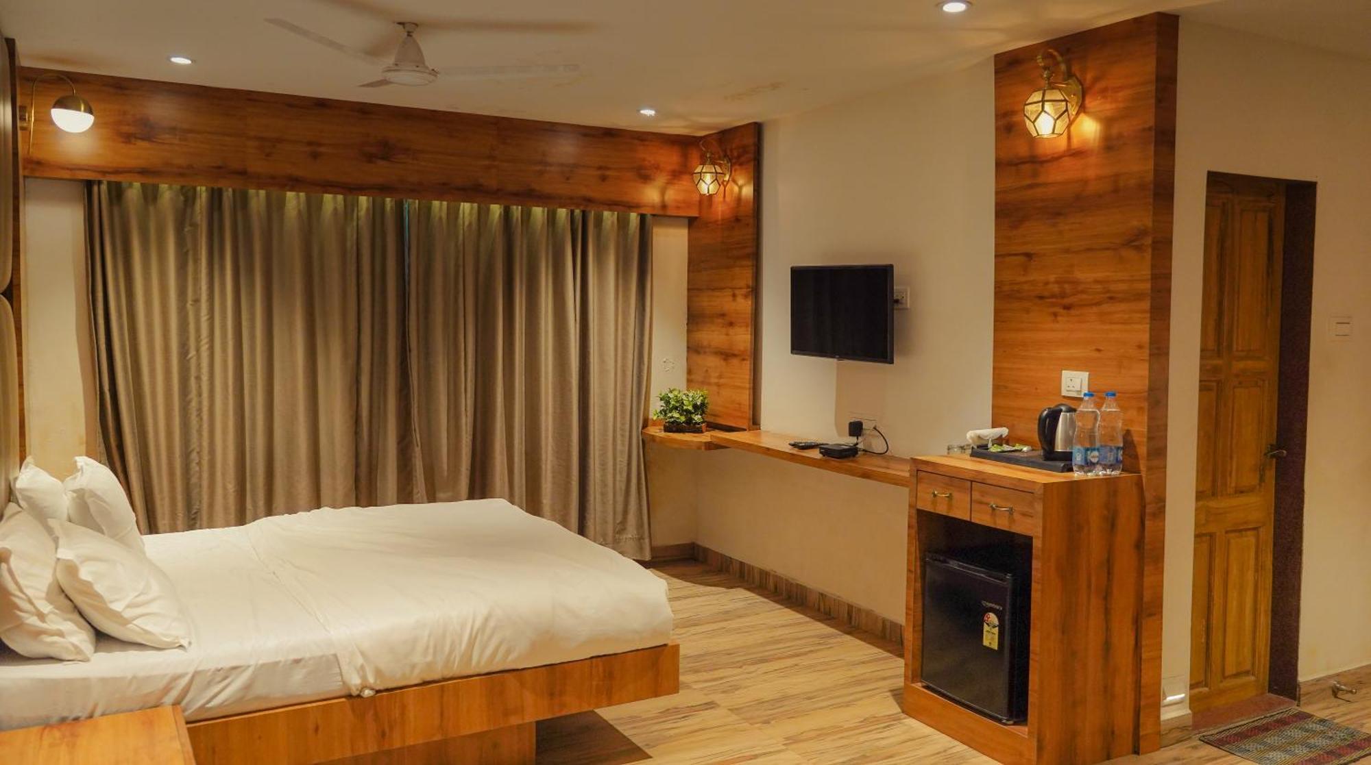 Whispering Peepul Resort バドラプル エクステリア 写真