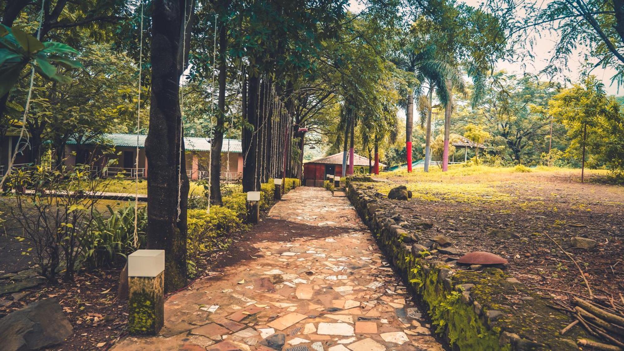 Whispering Peepul Resort バドラプル エクステリア 写真