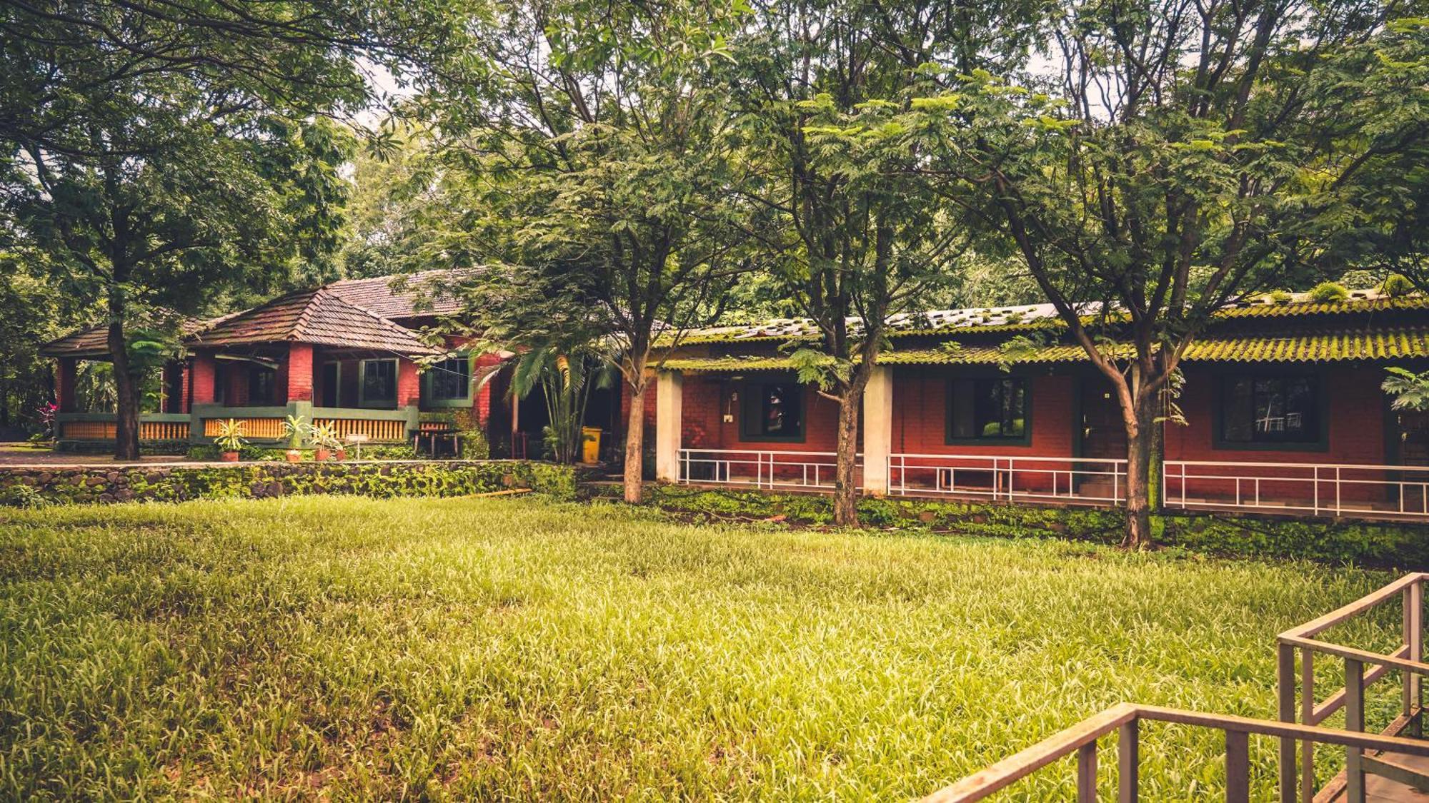 Whispering Peepul Resort バドラプル エクステリア 写真