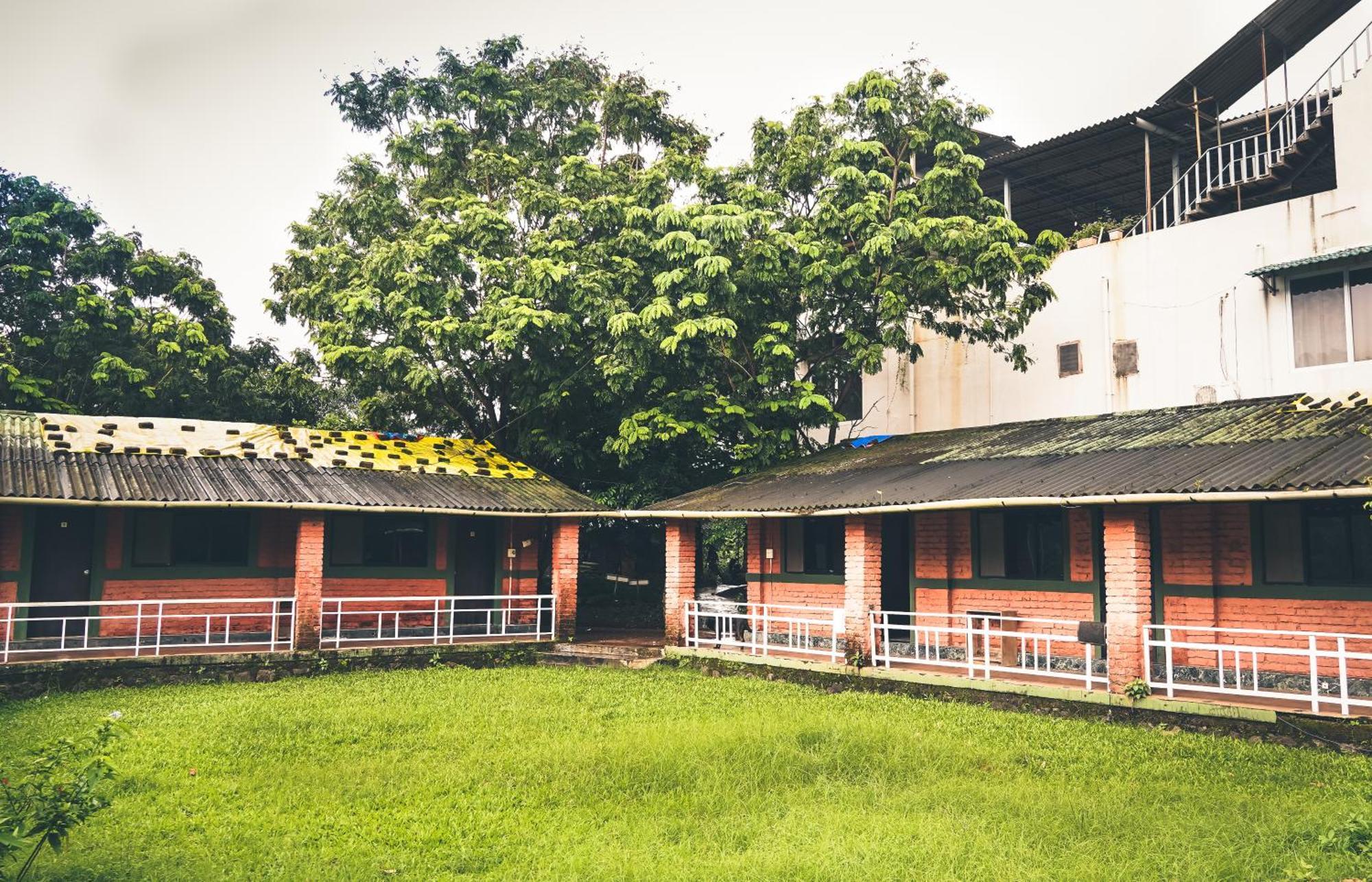 Whispering Peepul Resort バドラプル エクステリア 写真