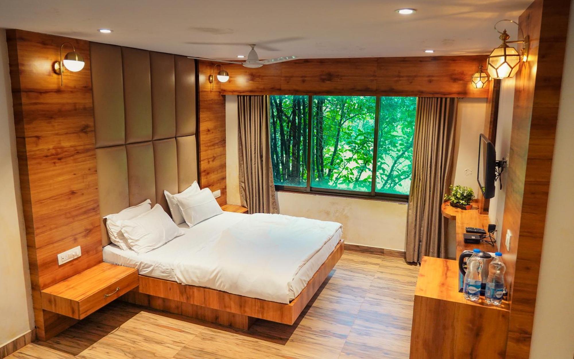 Whispering Peepul Resort バドラプル エクステリア 写真
