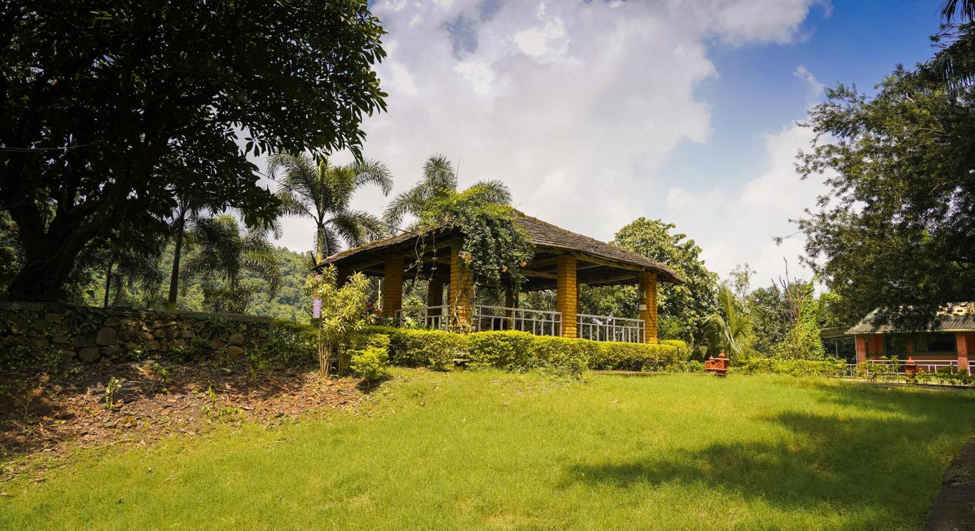 Whispering Peepul Resort バドラプル エクステリア 写真