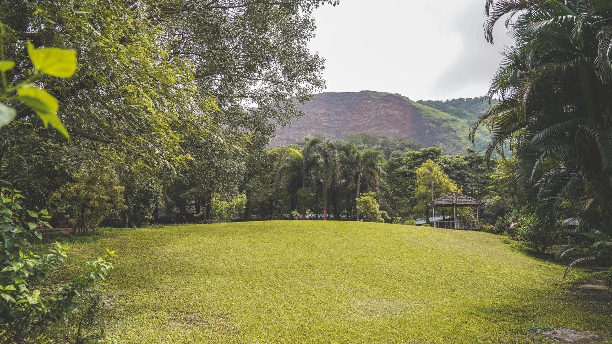 Whispering Peepul Resort バドラプル エクステリア 写真